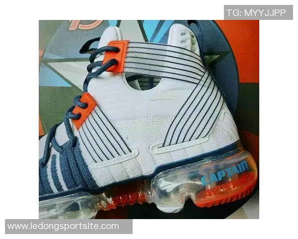 CaptainCade携手康宁汉姆打造独特美队主题球鞋融入个人风格元素